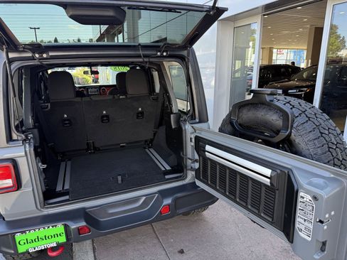 Used 2018 Jeep Wrangler Unlimited Rubicon AWD/4WD image 18