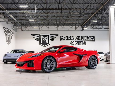 Used 2023 Chevrolet Corvette Z06 image 1