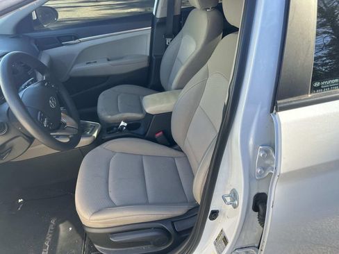 Used 2019 Hyundai Elantra SE w/ Cargo Package image 13