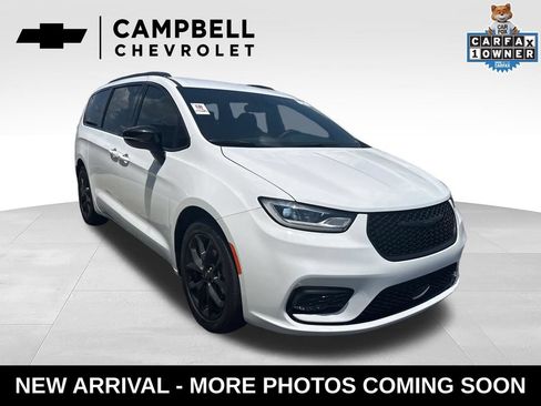 Used 2024 Chrysler Pacifica Touring-L w/ S Appearance Package FWD image 12