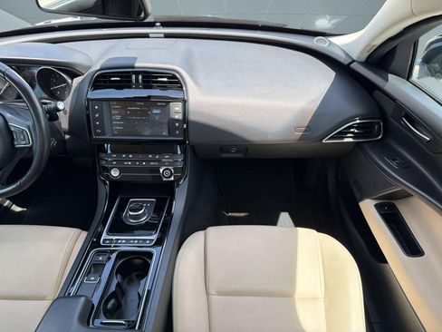 Used 2018 Jaguar XE RWD image 28