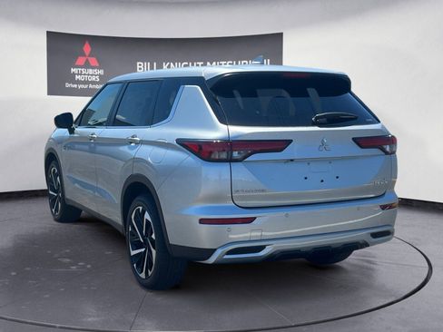 New 2025 Mitsubishi Outlander SE image 3