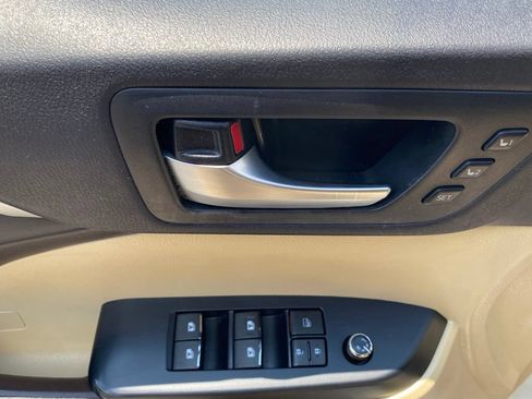 Used 2016 Toyota Highlander Limited Platinum FWD image 24