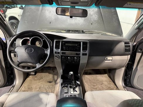 Used 2005 Toyota 4Runner SR5 AWD/4WD image 12