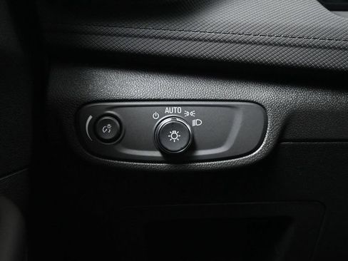 Used 2025 Chevrolet TrailBlazer LT w/ Convenience Package FWD image 18