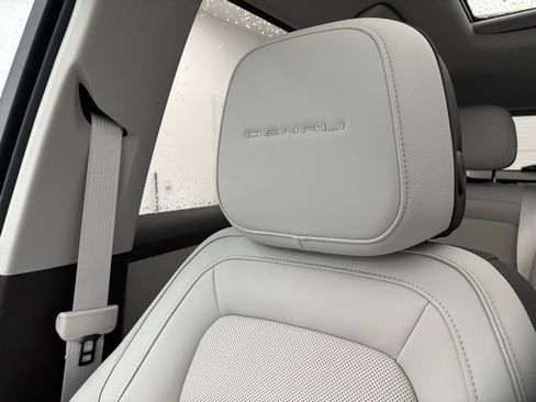 New 2026 GMC Terrain Denali w/ LPO, Black Badging Package image 37