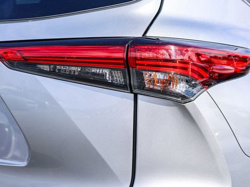 Used 2022 Toyota Highlander Limited image 32