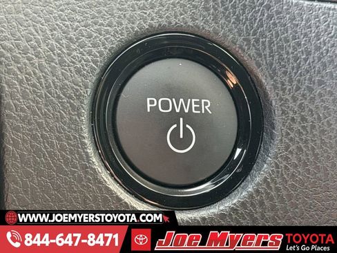 Used 2025 Toyota Camry SE w/ Convenience Package image 22