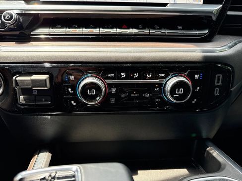 Used 2024 GMC Sierra 1500 SLT w/ SLT Premium Plus Package AWD/4WD image 20