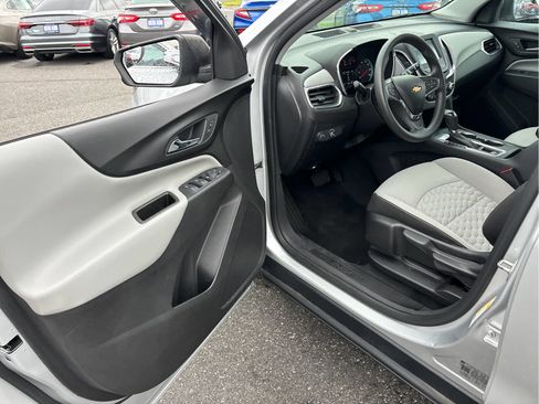 Certified 2018 Chevrolet Equinox LS FWD image 10