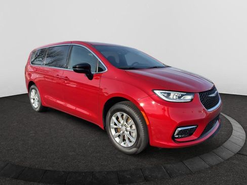 New 2026 Chrysler Pacifica Select AWD/4WD image 3