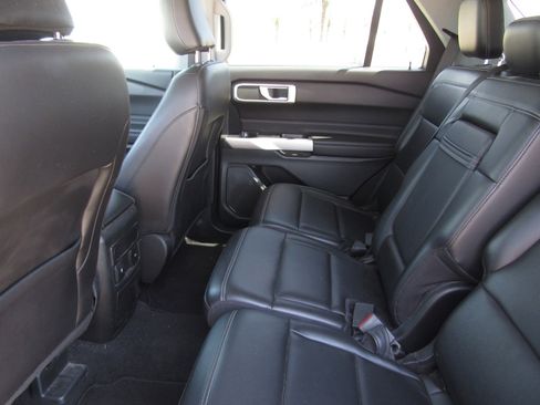 Used 2023 Ford Explorer XLT w/ Equipment Group 202A AWD/4WD image 14