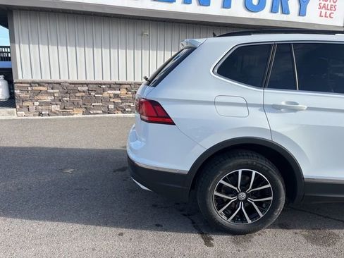 Used 2021 Volkswagen Tiguan SE image 16