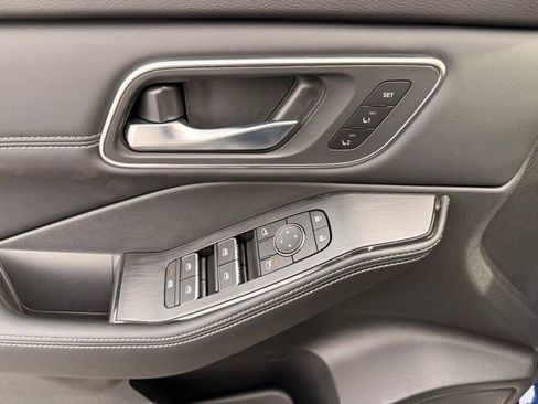 New 2026 Nissan Rogue Platinum w/ Platinum Premium Package image 11