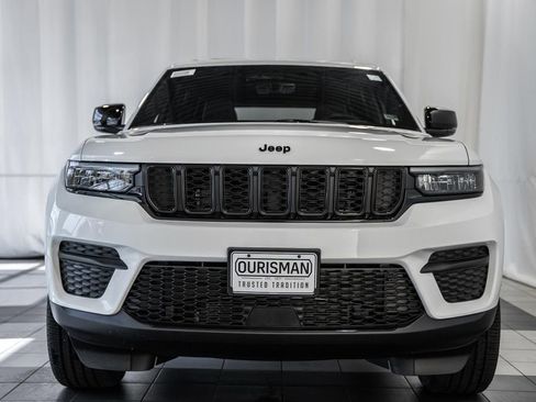New 2025 Jeep Grand Cherokee Altitude image 2