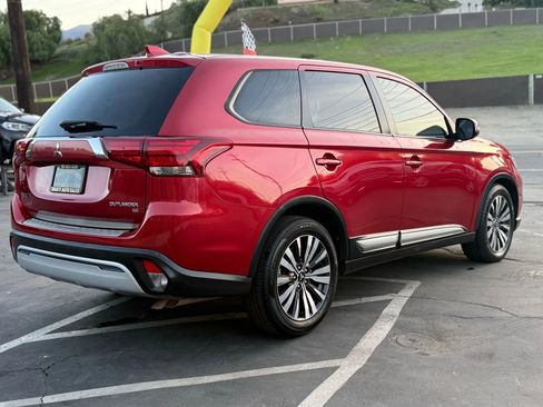 Used 2019 Mitsubishi Outlander SE image 3