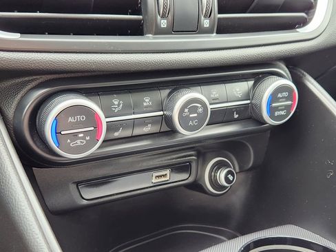 Used 2023 Alfa Romeo Giulia Veloce image 9