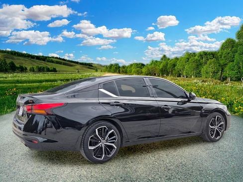 Used 2023 Nissan Altima 2.5 SR w/ SR Premium Package FWD image 6
