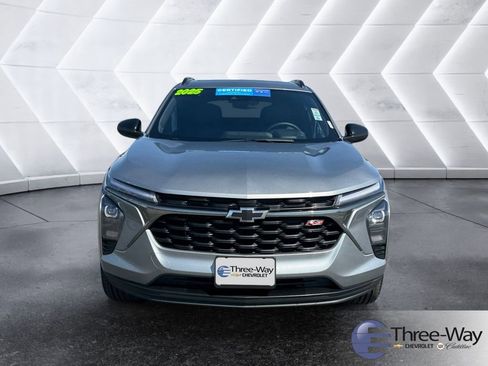 Used 2025 Chevrolet Trax RS w/ Sunroof Package image 8