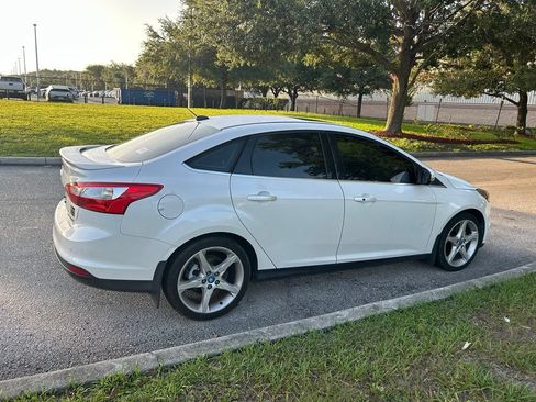 Used 2012 Ford Focus Titanium FWD image 6