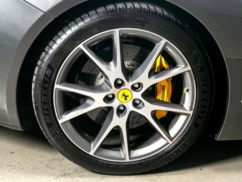 Used 2011 Ferrari California image 25