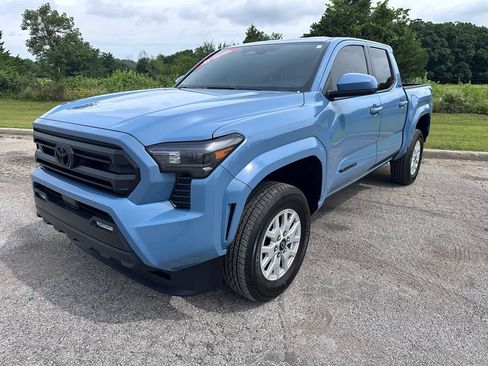 Certified 2026 Toyota Tacoma SR5 AWD/4WD image 1