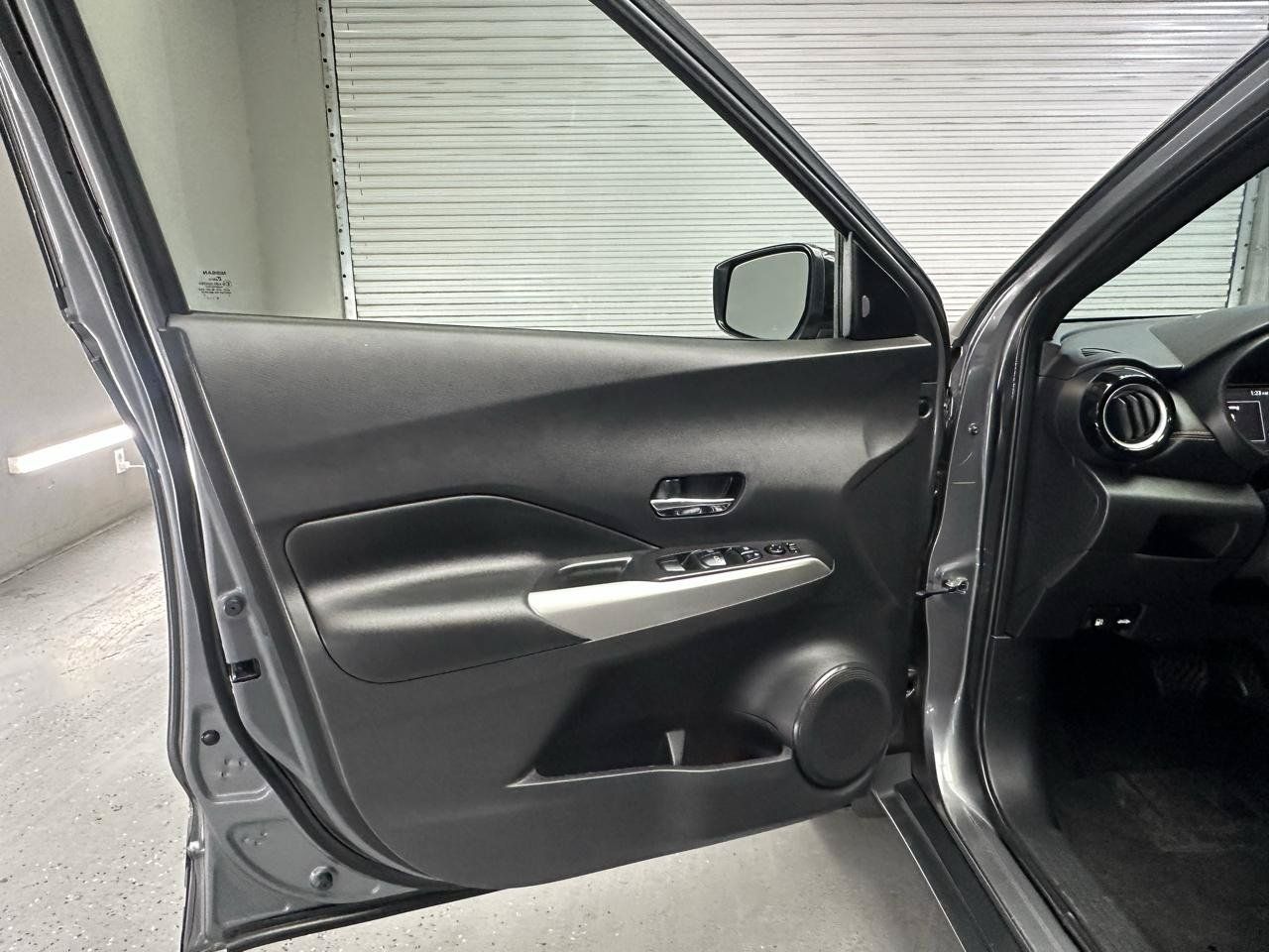 Used 2020 Nissan Kicks SR w/ SR Premium Package FWD image 18