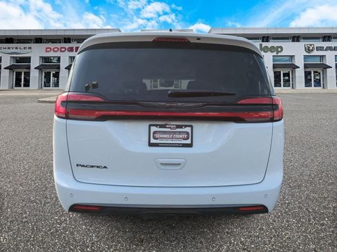 Used 2024 Chrysler Pacifica Touring-L w/ Road Tripper Package image 7