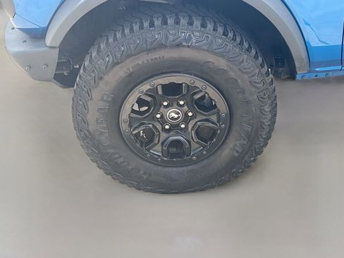 Used 2023 Ford Bronco Wildtrak image 30