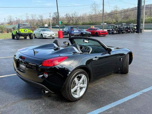 Used 2009 Pontiac Solstice Convertible w/ Premium Package RWD image 25