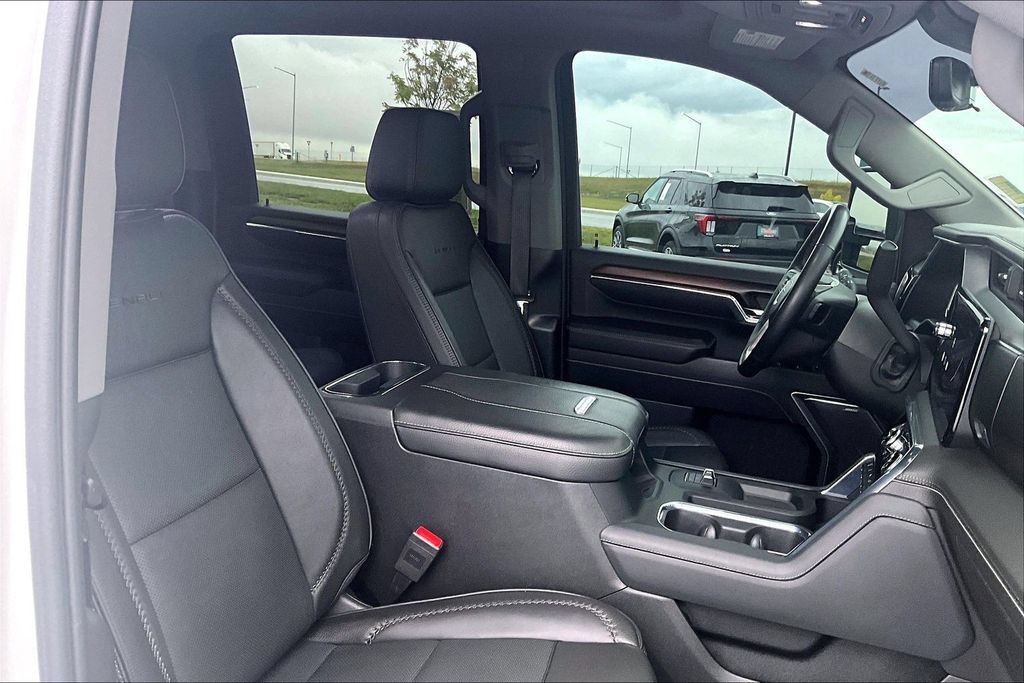 Used 2024 GMC Sierra 3500 Denali w/ Denali Reserve Package AWD/4WD image 7