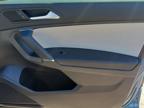 Certified 2020 Volkswagen Tiguan SE image 8