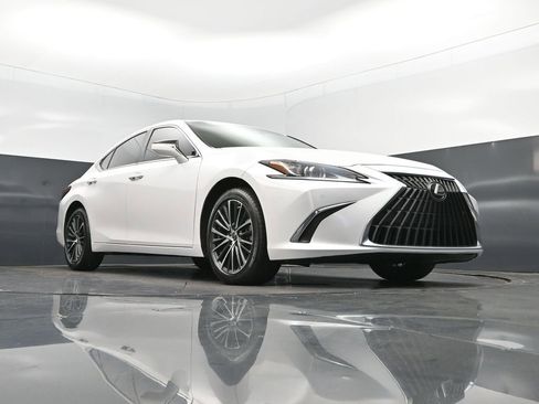 Certified 2024 Lexus ES 250 w/ Premium Package image 44