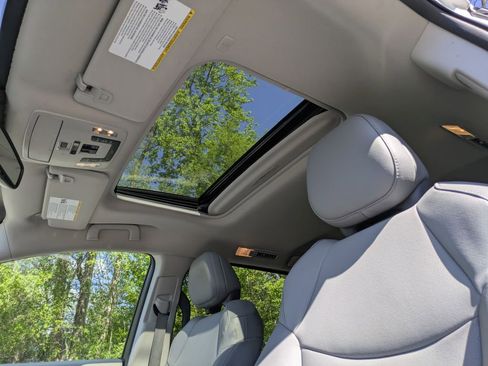 Used 2023 Toyota Sienna XLE AWD/4WD image 14