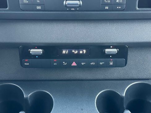 Used 2021 Freightliner Sprinter 2500 image 28