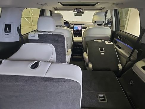 Used 2021 Jeep Grand Cherokee L Overland w/ Luxury Tech Group IV image 21