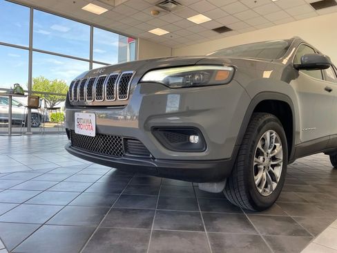 Used 2019 Jeep Cherokee Latitude Plus w/ Cold Weather Group AWD/4WD image 11