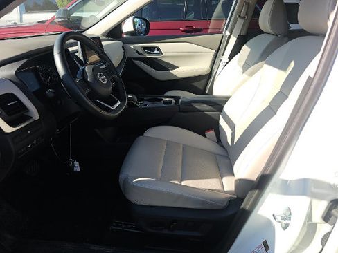 Used 2023 Nissan Rogue SV w/ SV Premium B Package AWD/4WD image 8