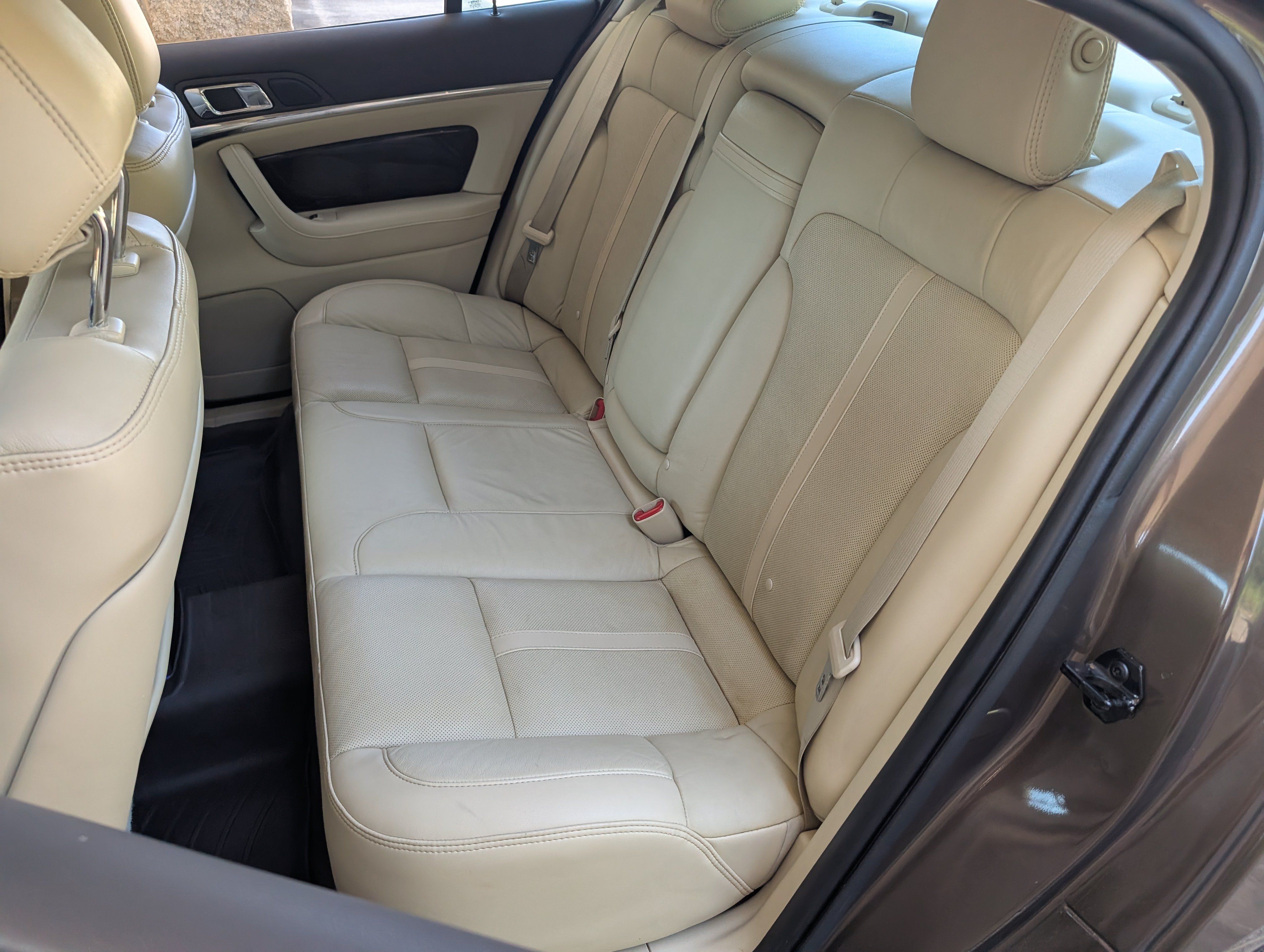 Used 2015 Lincoln MKS w/ Equipment Group 101A FWD image 13