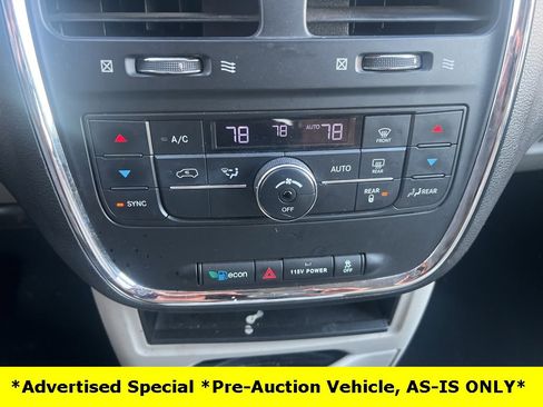 Used 2015 Chrysler Town & Country Touring image 55