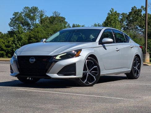 Used 2024 Nissan Altima 2.5 SR FWD image 4