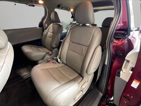 Used 2017 Toyota Sienna XLE w/ XLE Navigation Package FWD image 22