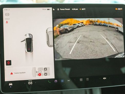 Used 2022 Tesla Model Y Long Range image 27