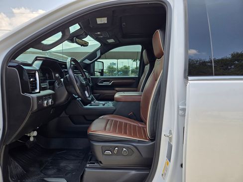 Used 2024 GMC Sierra 2500 Denali Ultimate AWD/4WD image 9