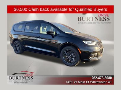 New 2026 Chrysler Pacifica Limited w/ S Appearance Package