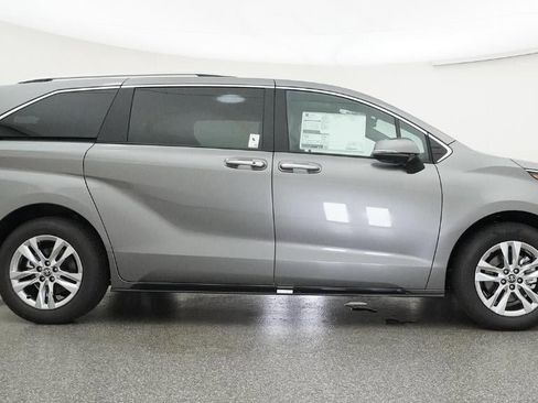 New 2026 Toyota Sienna Limited FWD image 27