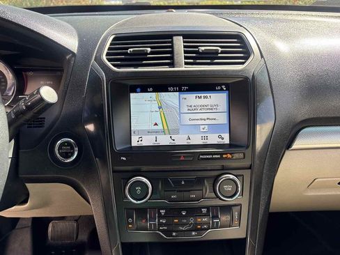 Used 2018 Ford Explorer XLT w/ Equipment Group 202A image 28