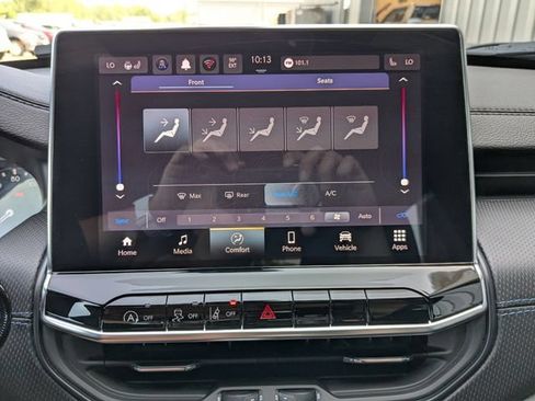 Used 2025 Jeep Compass Latitude w/ Convenience Group AWD/4WD image 21
