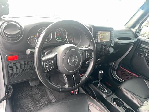 Used 2018 Jeep Wrangler Unlimited Rubicon w/ Dual Top Group image 16