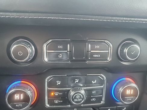 Used 2021 Chevrolet Tahoe LT w/ LT Signature Package image 20